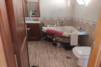 suite bathroom
