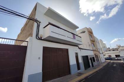 Building for sale in La Vega, Arrecife, Lanzarote. 