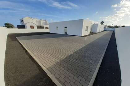 Villa Luxury for sale in Costa Teguise, Lanzarote. 