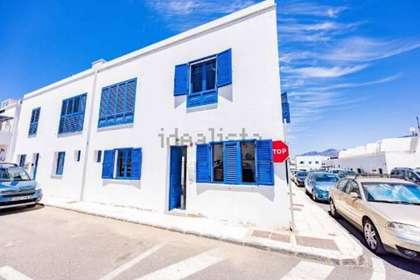 Duplex/todelt hus til salg i Famara, Teguise, Lanzarote. 