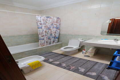 suite bathroom