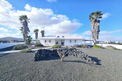 Villa for sale in El Islote, San Bartolomé, Lanzarote. 