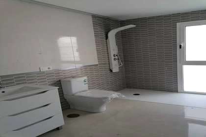 suite bathroom
