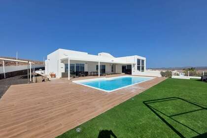 Villa Luxury for sale in Playa Blanca, Yaiza, Lanzarote. 