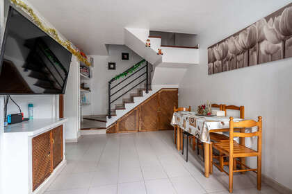 Casa a due piani vendita in Argana Alta, Arrecife, Lanzarote. 