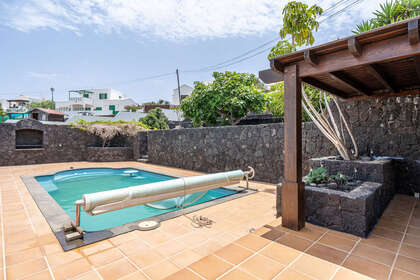 Chalet for sale in La Costa, Tinajo, Lanzarote. 