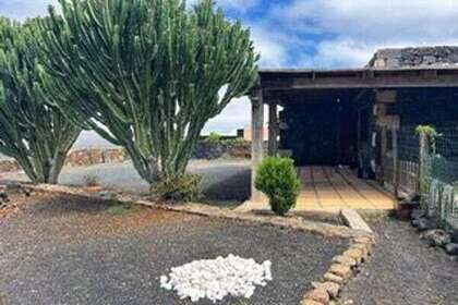 Country house for sale in La Geria, Yaiza, Lanzarote. 