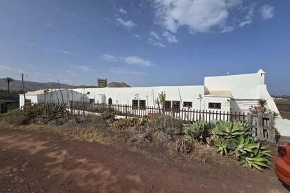 Country house for sale in Yaiza, Lanzarote. 