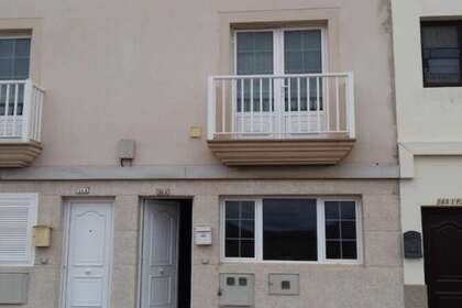 Casa a due piani vendita in Argana Alta, Arrecife, Lanzarote. 