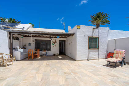 Bungalow for sale in Costa Teguise, Lanzarote. 