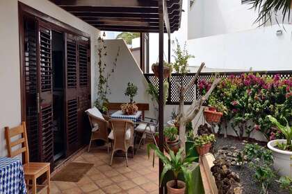 Zweifamilienhaus zu verkaufen in Costa Teguise, Lanzarote. 