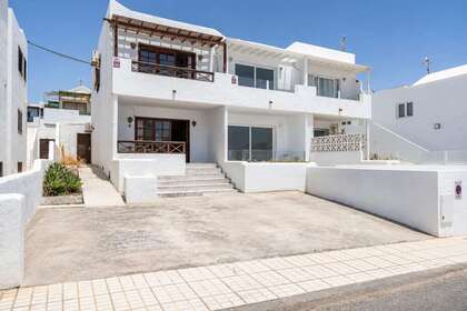 Zweifamilienhaus zu verkaufen in Puerto del Carmen, Tías, Lanzarote. 